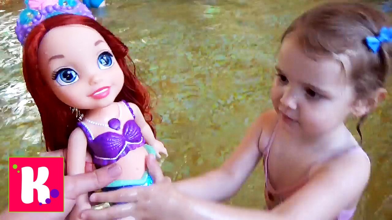 Идём в бассейн с Катей и распакуем куклу Принцесса Ариэль Дисней для купания Ariel Princess in the pool new video 2016