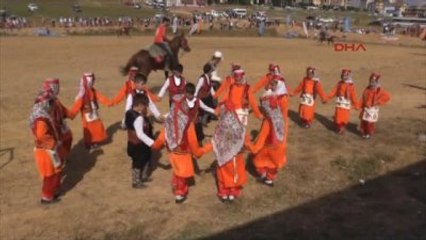 Darıca'da Cirit Şöleni Birbirinden Renkli Görüntülere Sahne Oldu