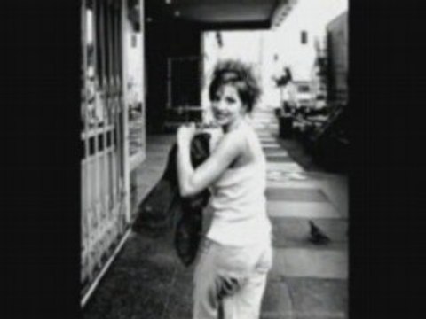 mylène farmer / elle est d'ailleurs