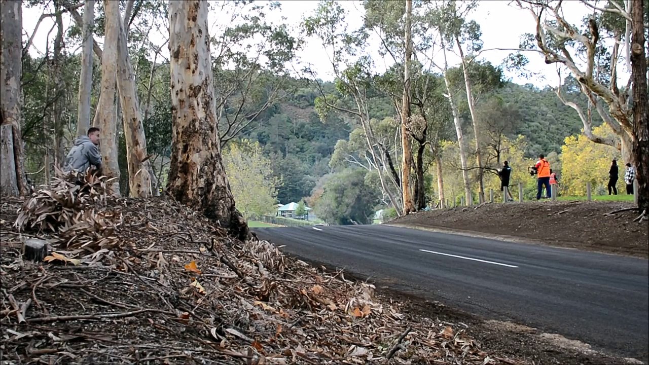 Un photogtaphe se place au mauvais endroit lors d'un rallye !