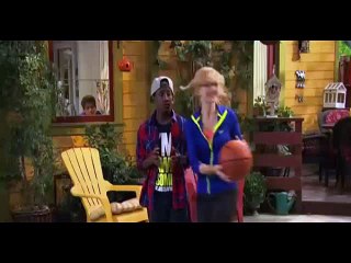 Liv And Maddie - Triangle A Rooney