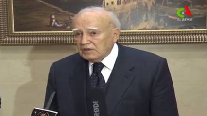 Ora News – Vizita e Ministrit grek në Shqipëri përshendetet me një protestë
