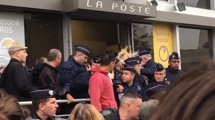 Emmanuel Macron se prend un oeuf sur la tête à Montreuil