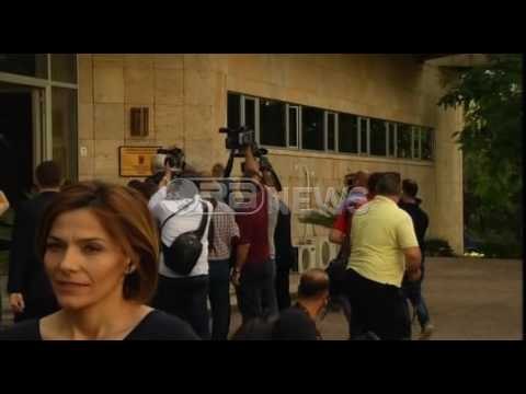 Edi Rama dhe Lulzim Basha mbërrijnë në Pallatin e Kongreseve për takimin për reformën në drejtës