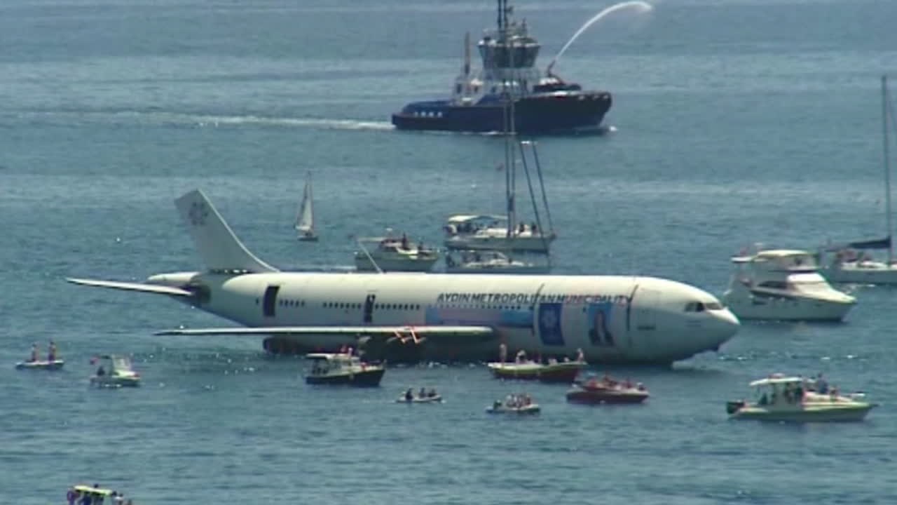 Turkish Authorities Sink Passenger Plane to Keep Diving Tourism Afloat
