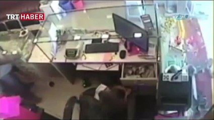 Maymun kuyumcuyu soydu