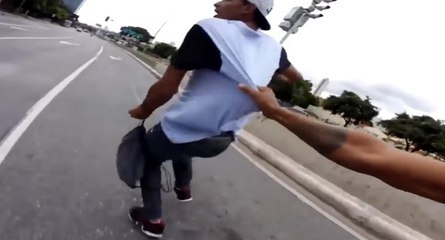 Skateurs vs voleur de téléphone