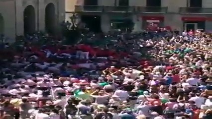 نهاية احد الابراج البشرية بشكل غير متوقع