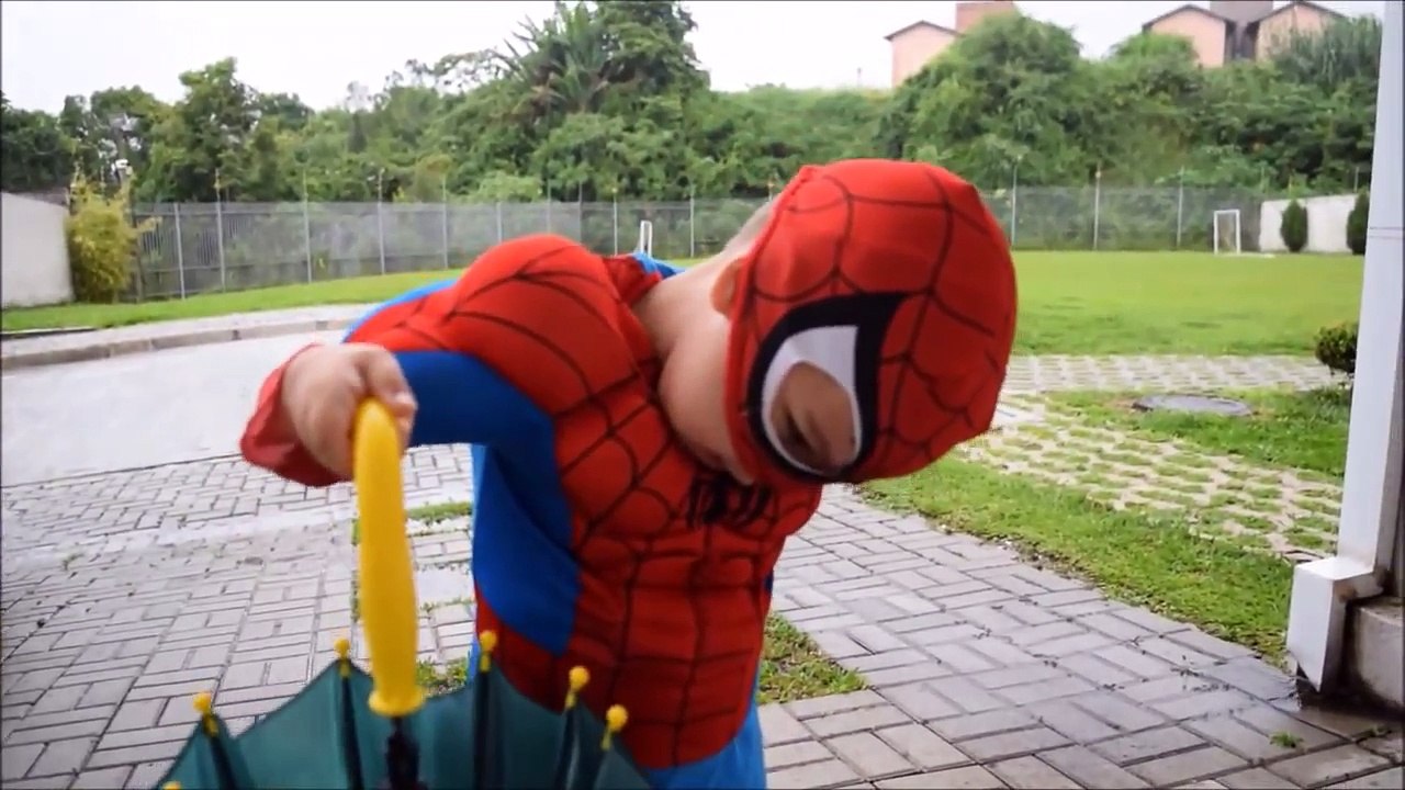 Homem Aranha PULANDO POÇA DE LAMA igual a Peppa Pig