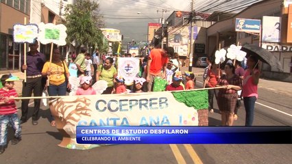 Varios centros de estudio desfilaron celebrando el dia del medio ambiente