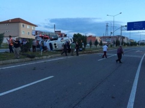 Hasta Nakli Yapan Ambulans Takla Attı, Taşığı Hasta Öldü