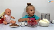 ✔ Natillas de fresa para la muñeca Baby Born de la pequeña “chef” Yaroslava / Vídeo de las niñas ✔