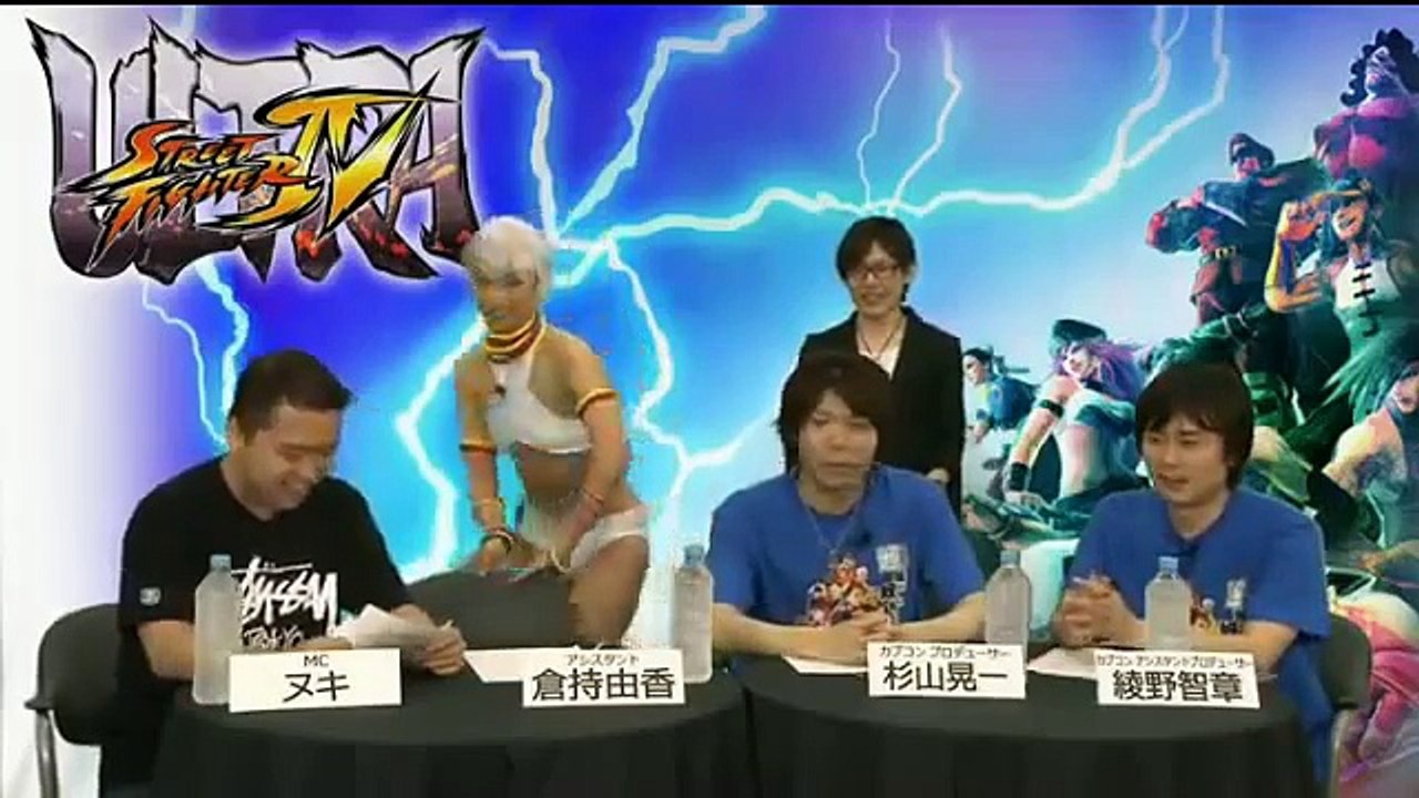 USF4 Yuka poses in Elena costume 倉持由香