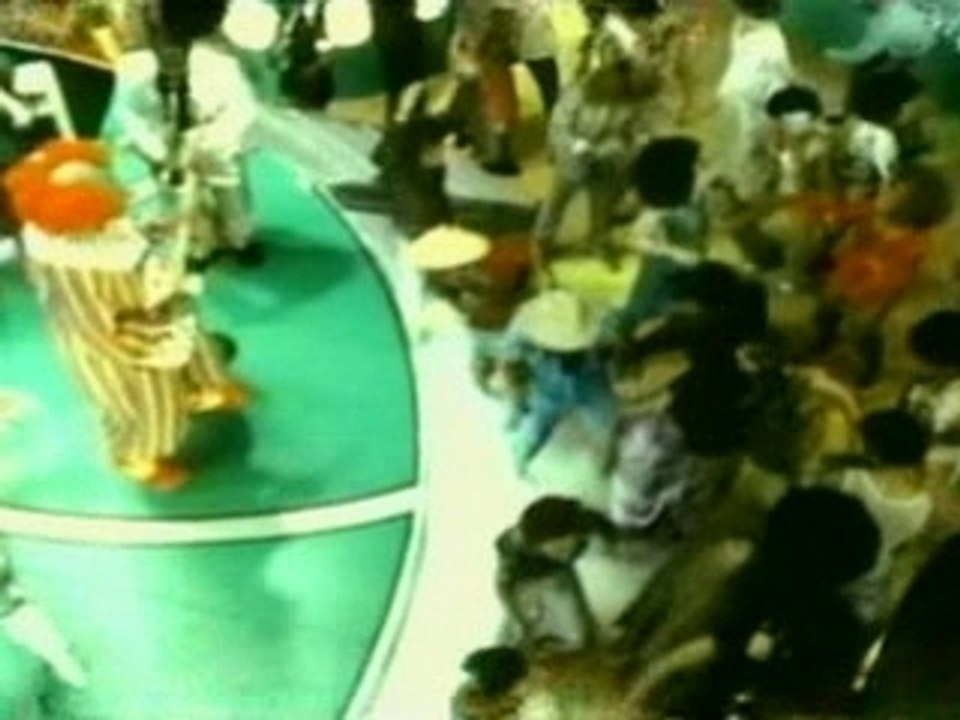 Snoop Dogg - Nike Basketball Pub