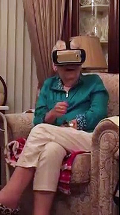 Grandmother tries virtual reality