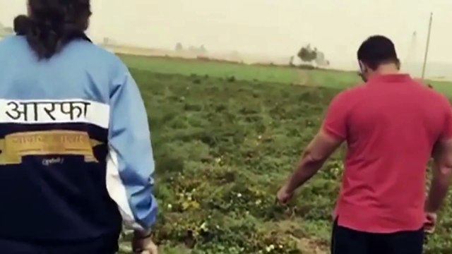 Salman Khan & Anushka Eating RAW Tomatoes During SULTAN Shoot LEAKED