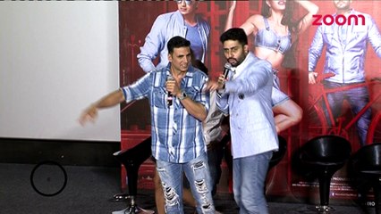 Akshay Kumar & Abhishek Bachchan have fun with the photogharpher - Bollywood News #TMT