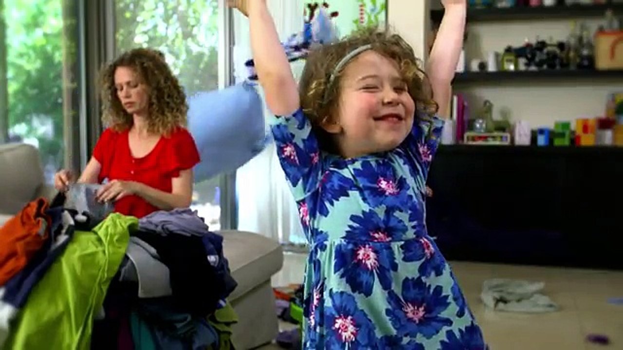 Finalmente è arrivata la soluzione a tutti i vostri problemi: Ecco la macchina che STIRA e PIEGA i vestiti al vostro pos