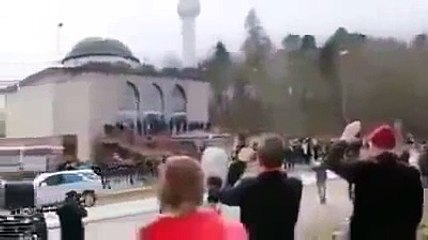 Miracle by Allah Azan is given in mosque by no one