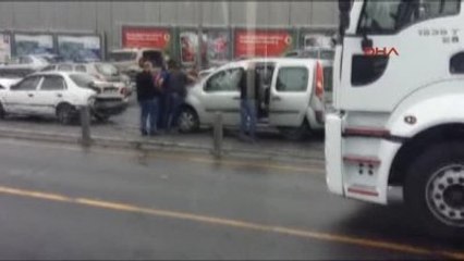 Hafriyat Yüklü Kamyon Metrobüsle Çarpıştı -