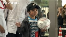El niño japonés abandonado en un bosque sale del hospital, aclamado como un héroe