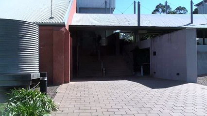 2009-08-28 13:19:44 Exterior shot of Lindeman's Winery, NSW Australia