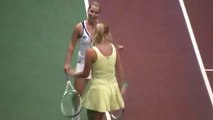 La tenniswoman Caroline Wozniacki danse en plein match de Tennis