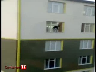 Kuran kursunun camları çocuğa sildirildi