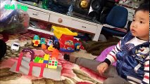 Play with kid  Chơi ô tô, máy xúc, xe ben, cần cẩu, xây nhà với con  Kid Toy