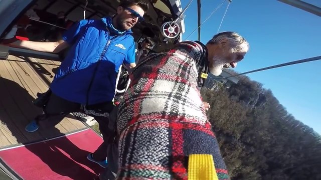 Смотрите чем закончился прыжок 75-летнего деда с 200-метрового моста