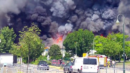 Düsseldorf Flüchtlingsunterkunft steht in Flammen
