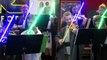 Des enfants jouent la musique de Star Wars au sabre laser