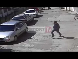 Report TV - Kamerat e sigurise filmojne atentatorin e Florenc Capjes në Elbasan