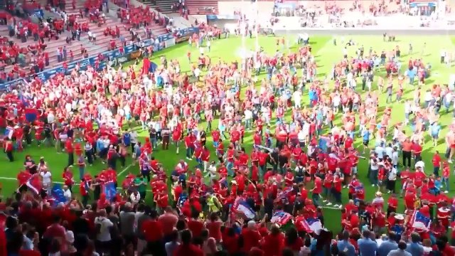 Les supporters aurillacois fêtent leurs joueurs malgré la défaite