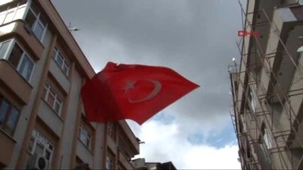 Şehit Polisin Zeytinburnu'ndaki Evine Ateş Düştü