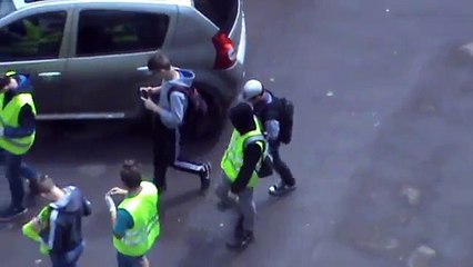 Бабушка Мусорка прогоняет школьников от мусорки контейнера в городе Орле школьники —Город Орёл видео