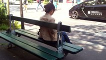 Jeune femme sur un banc (Paris, Boulevard Saint-Marcel)