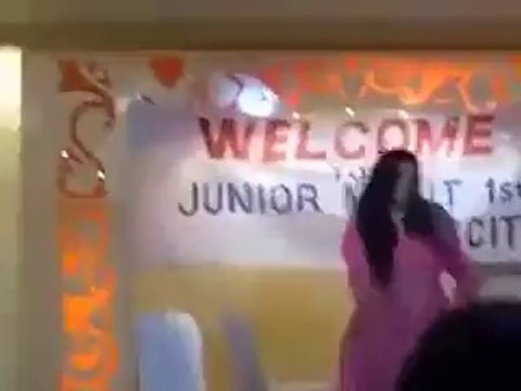 Female Teacher Dancing in Front of Students - Video Dailymotion