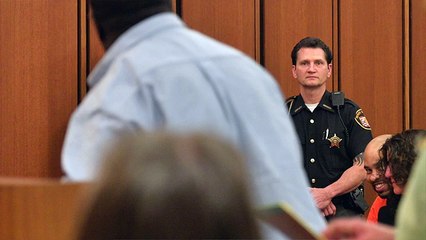 Un père attaque le meurtrier de sa fille en plein tribunal