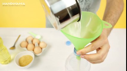 Faites des crêpes, à l'aide d'une simple bouteille en plastique