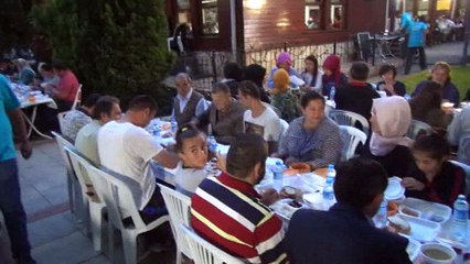 BELEDİYE AÇIK ALANDA İFTAR VERDİ