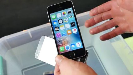 iPhone SE vs 5S Water Test!