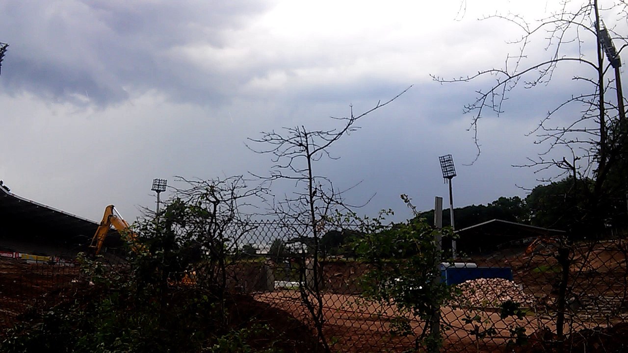 Dunkle Wolken über dem Ludwigspark