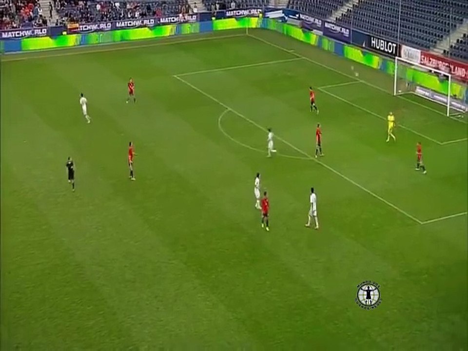 O gesto de Iker Casillas para com Sergio Rico a 15min do fim do Espanha 6-1 Coreia do Sul