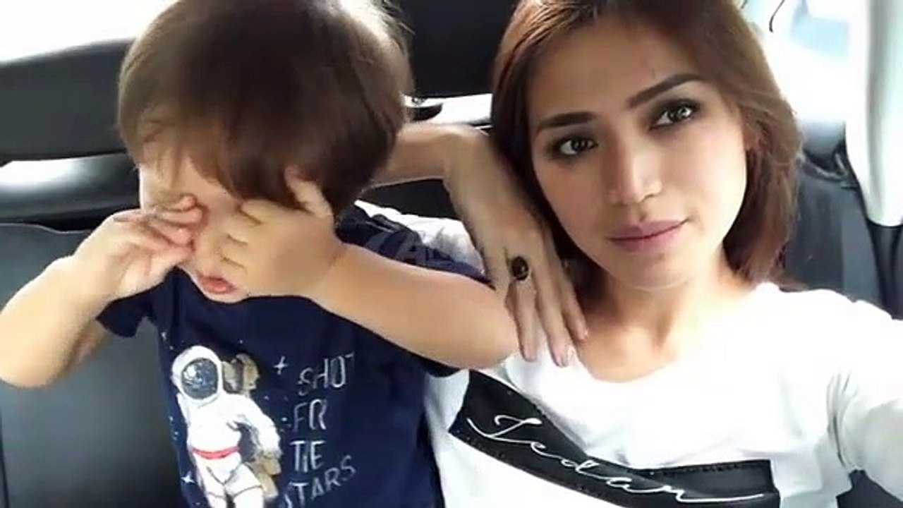 Senangnya El Barack Alexander Jalan Jalan Sama Mama Jessica Iskandar Naik Mobil
