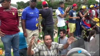 Capriles ¡SE RESTEA! Tranca la autopista y reta al General de la GNB Zabarce