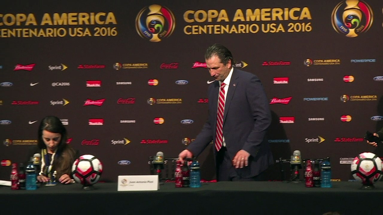 Pizzi lamenta errores que le costaron el partido a Chile