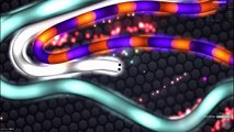 Slither.io BOTS HACK- Tiny Snake Trolling Longest Snake In Slitherio!