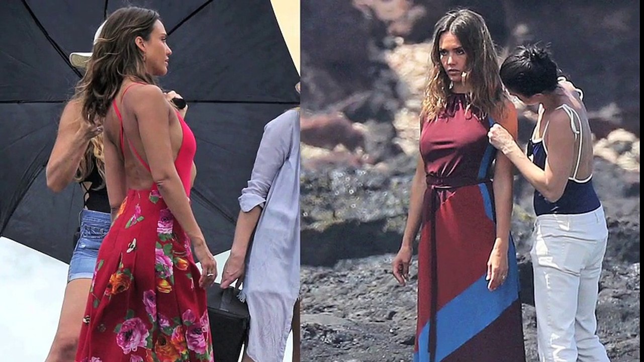 Jessica Alba Hot Swimsuit Photoshoot In Hawaii Beach