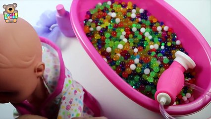 Bañamos a La Bebé NENUCO y hace popo  - Nenuco juguetes en español